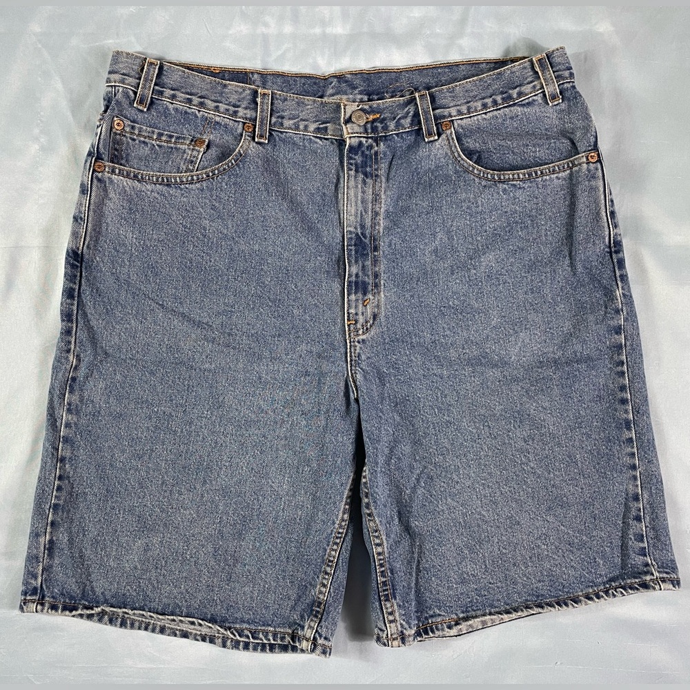 Vintage Levi’s 550 Bermuda Jeans Shorts Made in USA size 40